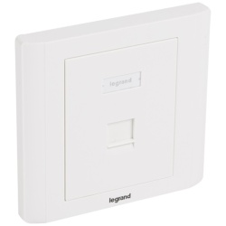 Legrand süllyesztett szerelvény - 1xRJ45 keystone port fogadására egyenes fehérburkolattal és kerettel címketartóval